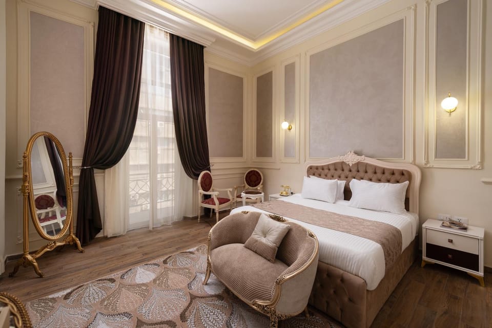 Living room, Photo of the whole room, Seating area, Bedroom