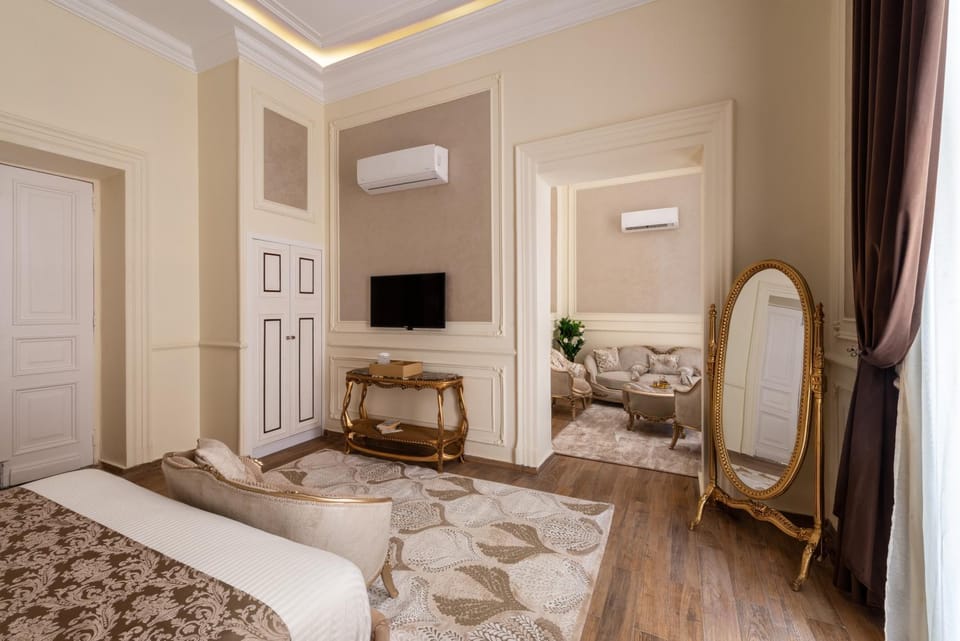 TV and multimedia, Seating area, Evening entertainment, wardrobe, air conditioner