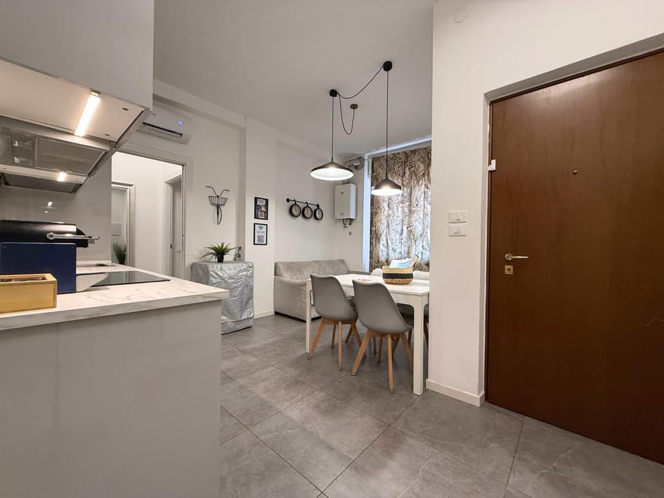 300m to Verona Fair - 3 Suites con bagno privato e Garage Apartment in Verona