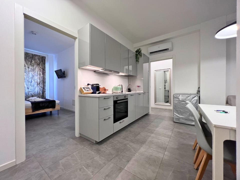 Kitchen or kitchenette, Dining area, dishwasher, oven, stove, toaster