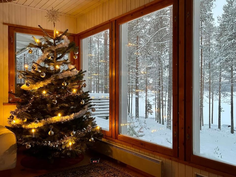 Lumossa Aurora Lakeside House Chalet in Rovaniemi