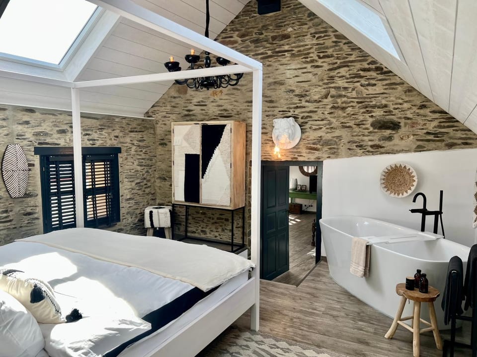 Bed, Bedroom, Bath, storage, air conditioner