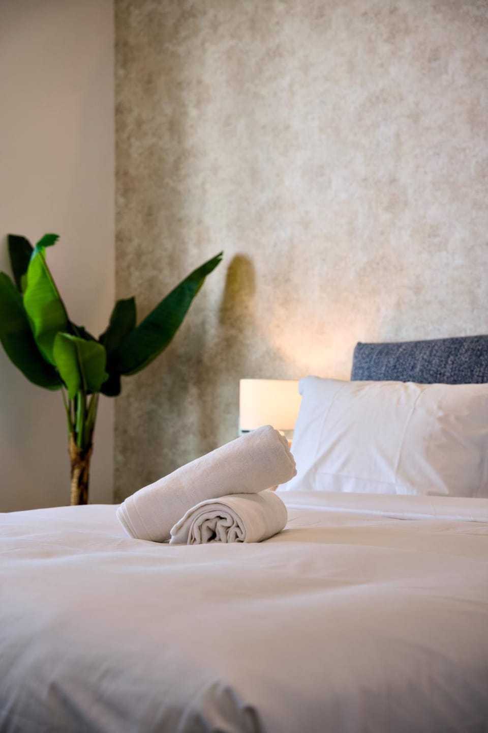 Bed, Bedroom, towels