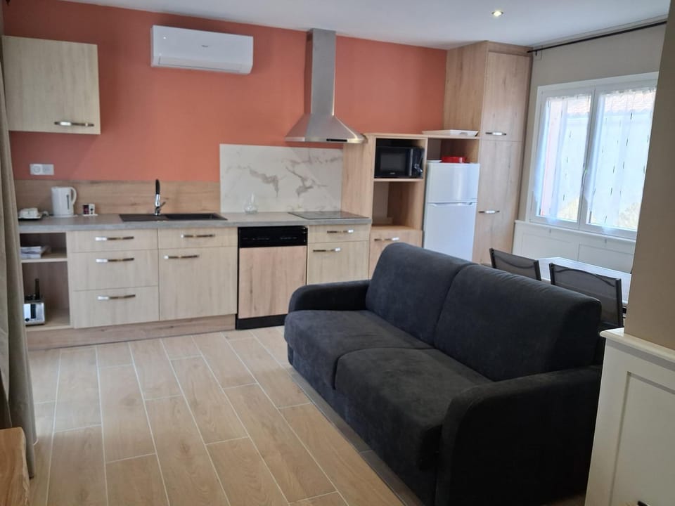 Kitchen or kitchenette, Living room
