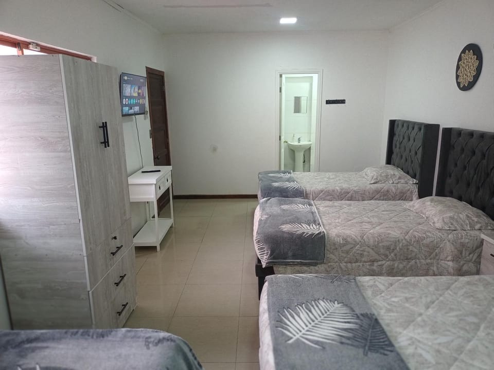 Bed, TV and multimedia, Photo of the whole room, Bedroom, wardrobe