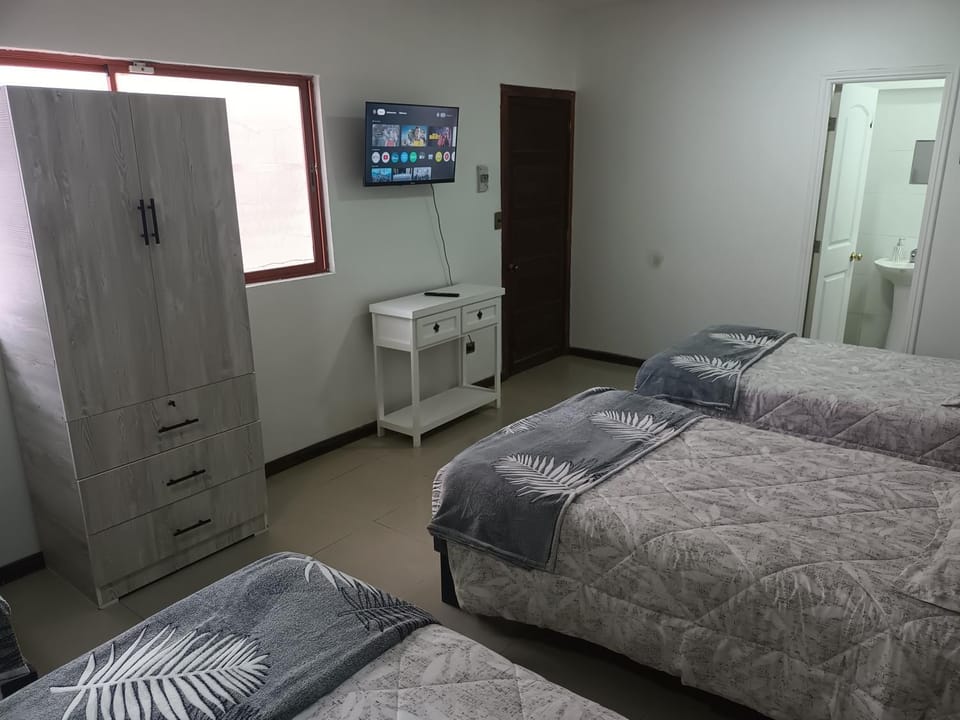 Bed, TV and multimedia, Photo of the whole room, Bedroom, towels, wardrobe