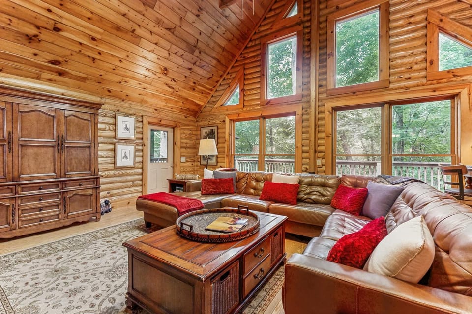 Red Bird Retreat House in Lake Lure