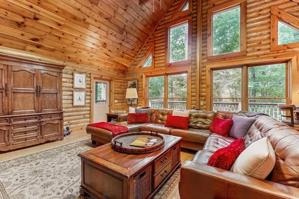 Red Bird Retreat House in Lake Lure