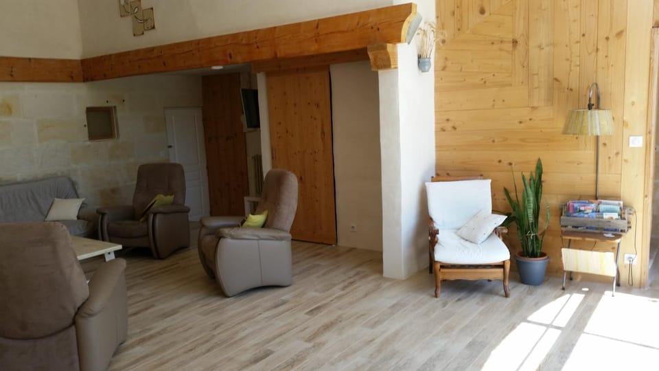 Communal lounge/ TV room