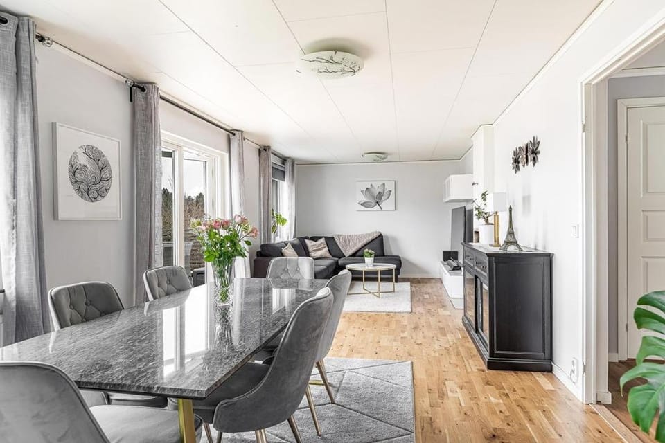 Living room, Dining area