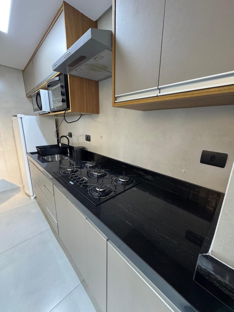 Kitchen or kitchenette, minibar, stove