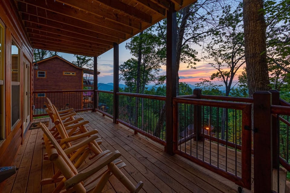 Amazing Views & a Pool by American Patriot Getaways House in Gatlinburg