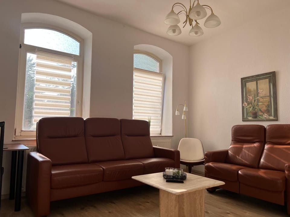 Communal lounge/ TV room, Living room, Photo of the whole room, Seating area, Evening entertainment