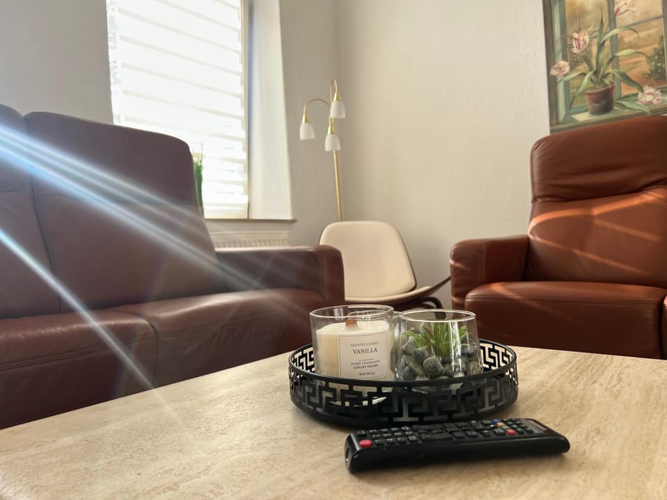 Communal lounge/ TV room, Living room, Seating area