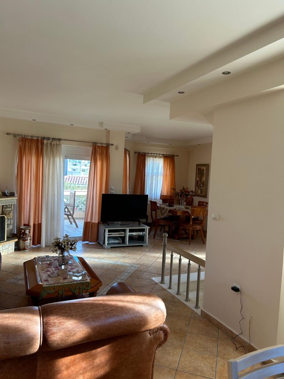 TV and multimedia, Seating area, Dining area