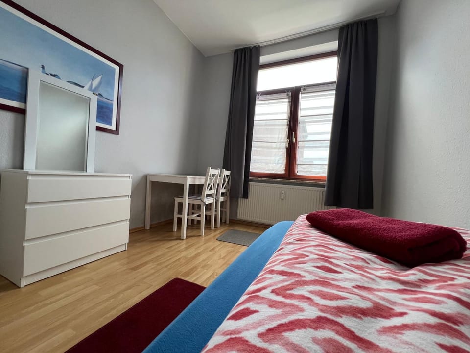 Bed, Photo of the whole room, Seating area, Bedroom, towels