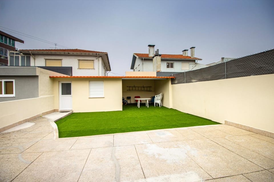 Property building, Patio, Day, Garden, Garden view