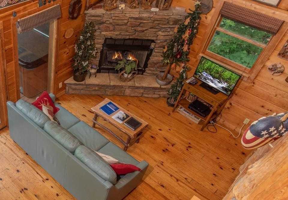 Aw Paws Place by American Patriot Getaways House in Pigeon Forge