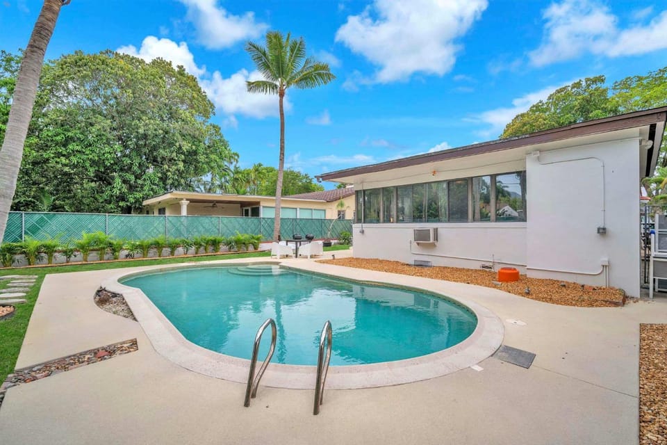 Brickell Zen House - Relaxing Pool Home House in Coral Gables