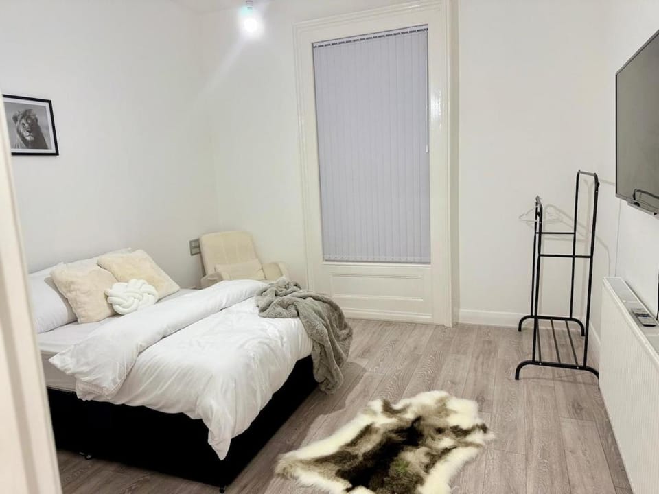 The Edgbaston Retreat-2 Bedroom Apartment With Netflix Streaming and Free Parking In Heart of Birmingham City Centre-Edgbaston Apartment in Birmingham