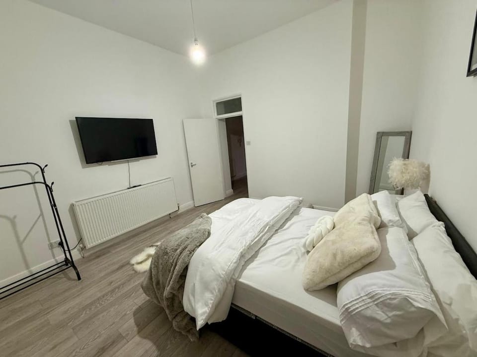 The Edgbaston Retreat-2 Bedroom Apartment With Netflix Streaming and Free Parking In Heart of Birmingham City Centre-Edgbaston Apartment in Birmingham