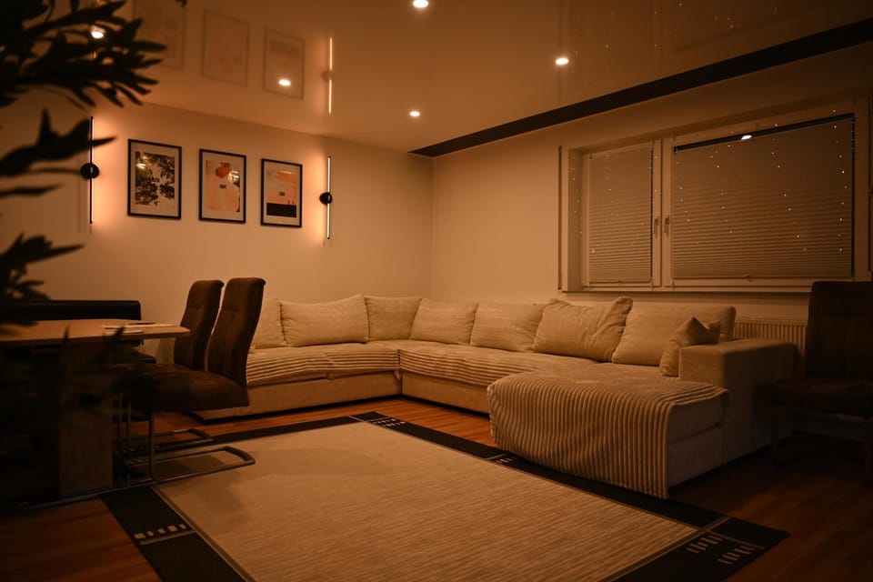 Communal lounge/ TV room, TV and multimedia, Living room, Seating area, Evening entertainment