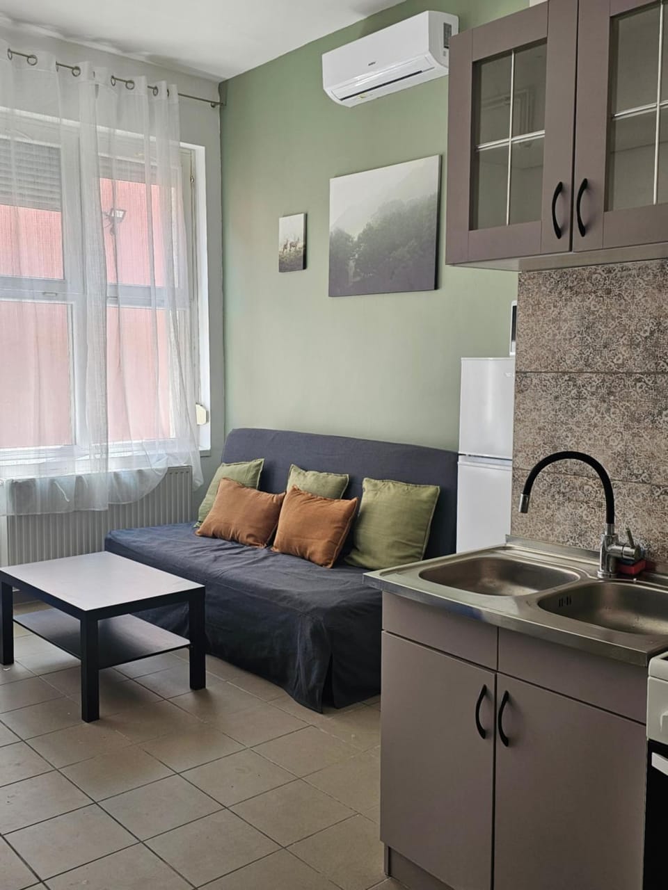 Kitchen or kitchenette, Living room