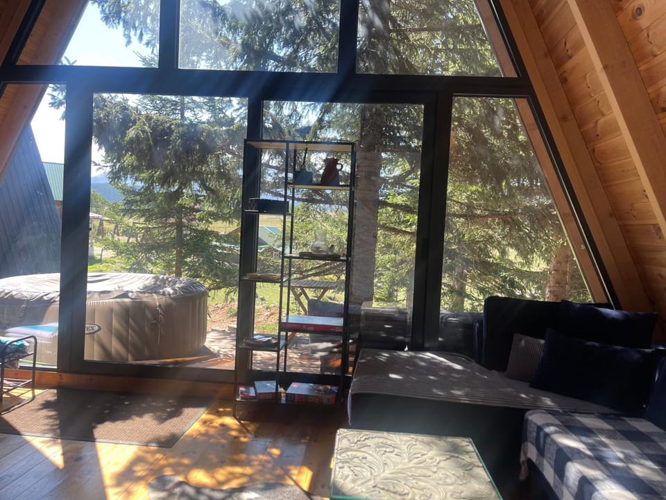 Hot Tub, Hot Tub, View (from property/room), Living room, Seating area, Garden view, Landmark view, Mountain view, Pool view