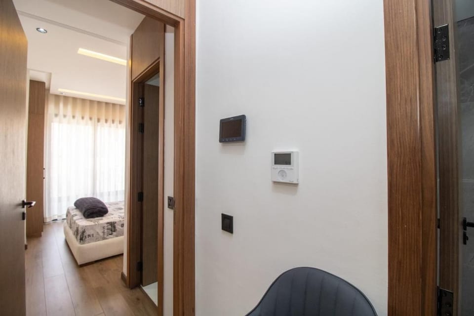 Modern Studio 5min CFC Apartment in Casablanca
