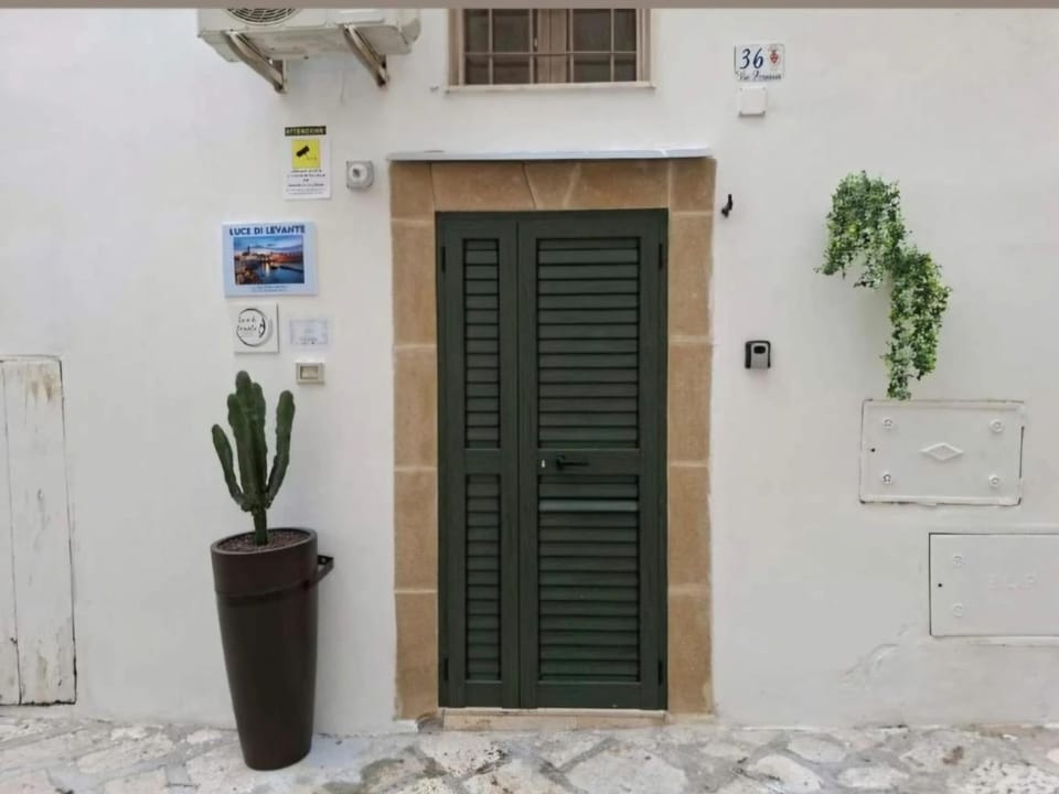 Facade/entrance