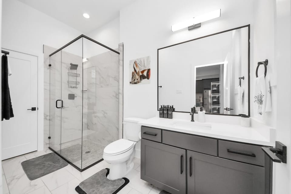Luxe Private Studio Apartment in Harris County