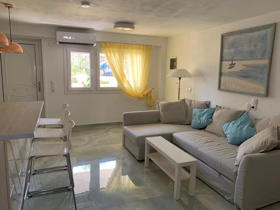 Living room, Seating area, Dining area, air conditioner