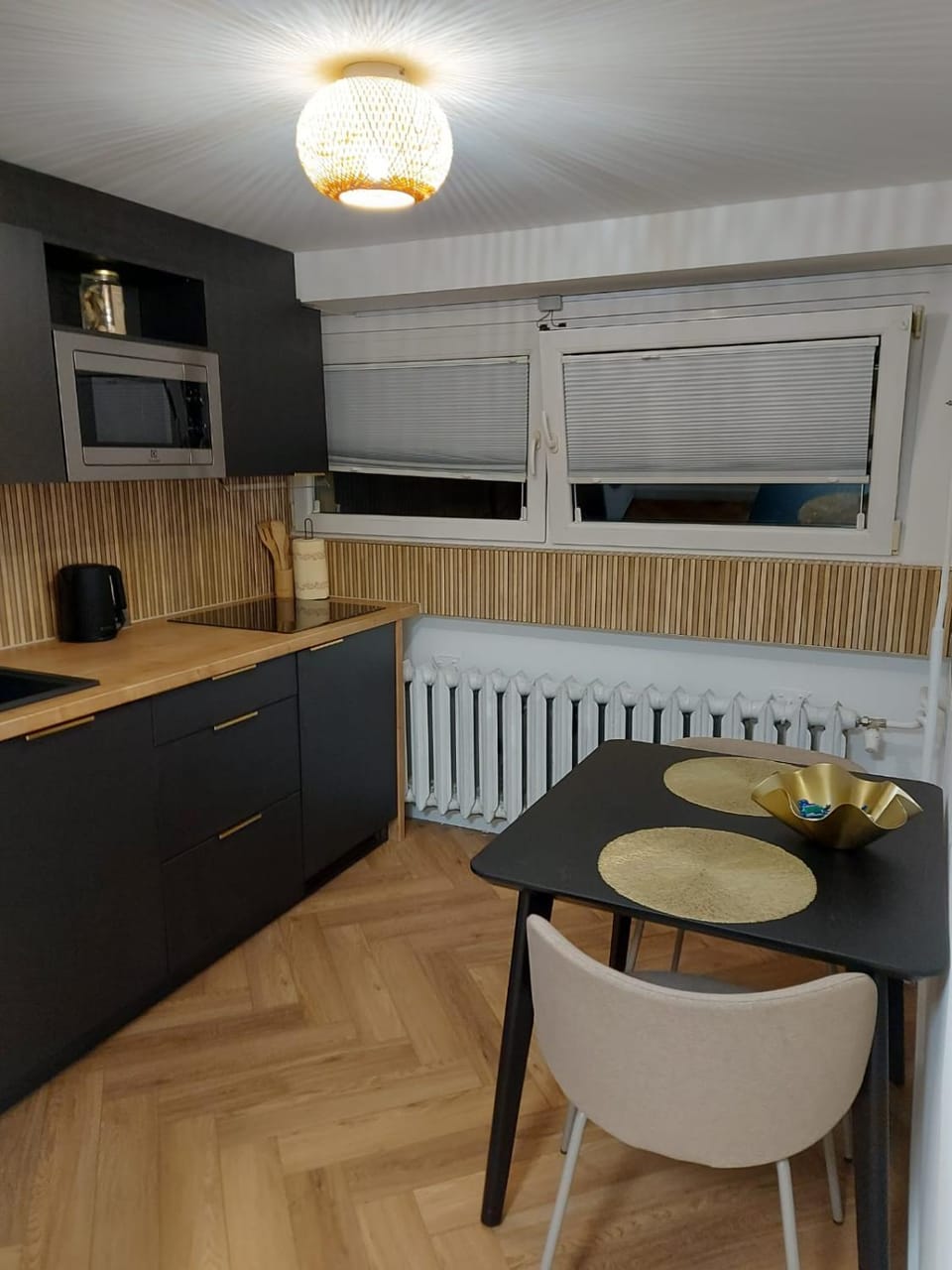 Kitchen or kitchenette, Dining area, stove