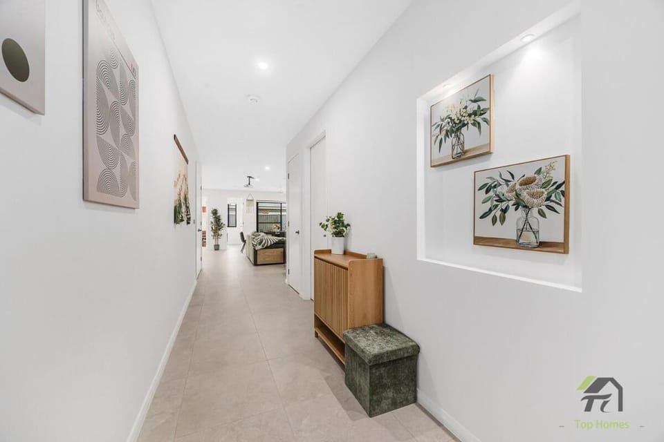 Austral 5 bedroom, 2 storey detached house House in Sydney
