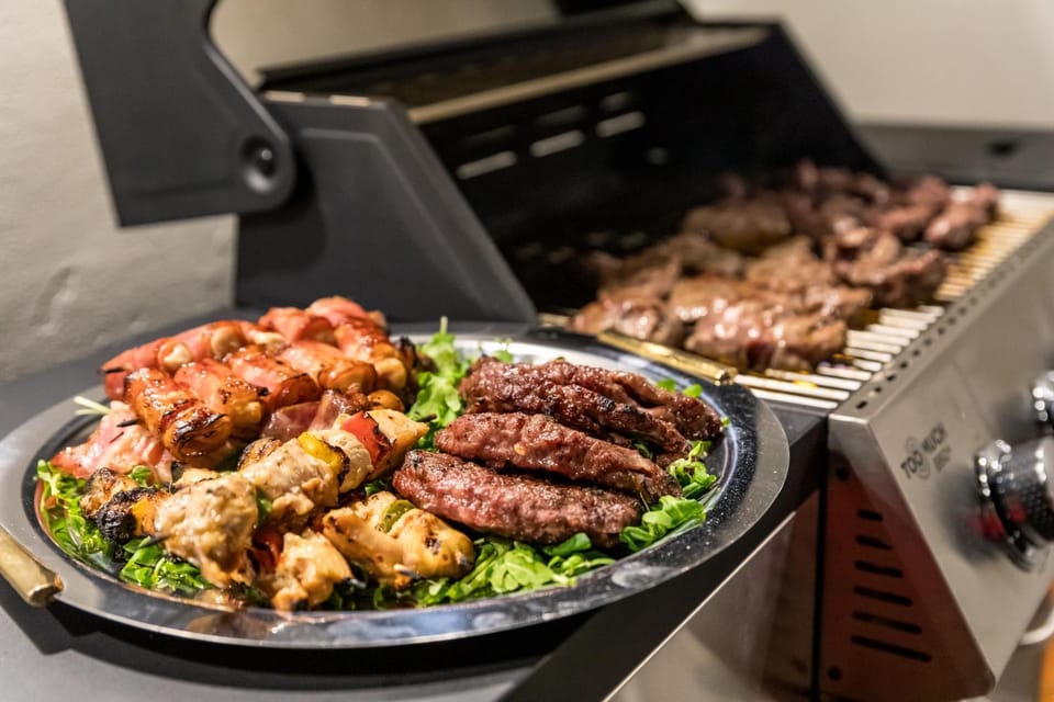 BBQ facilities, BBQ facilities, Food and drinks, Food, Lunch, Dinner