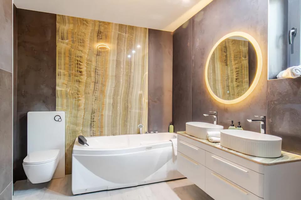 Toilet, Hot Tub, Bathroom, Bath, towels