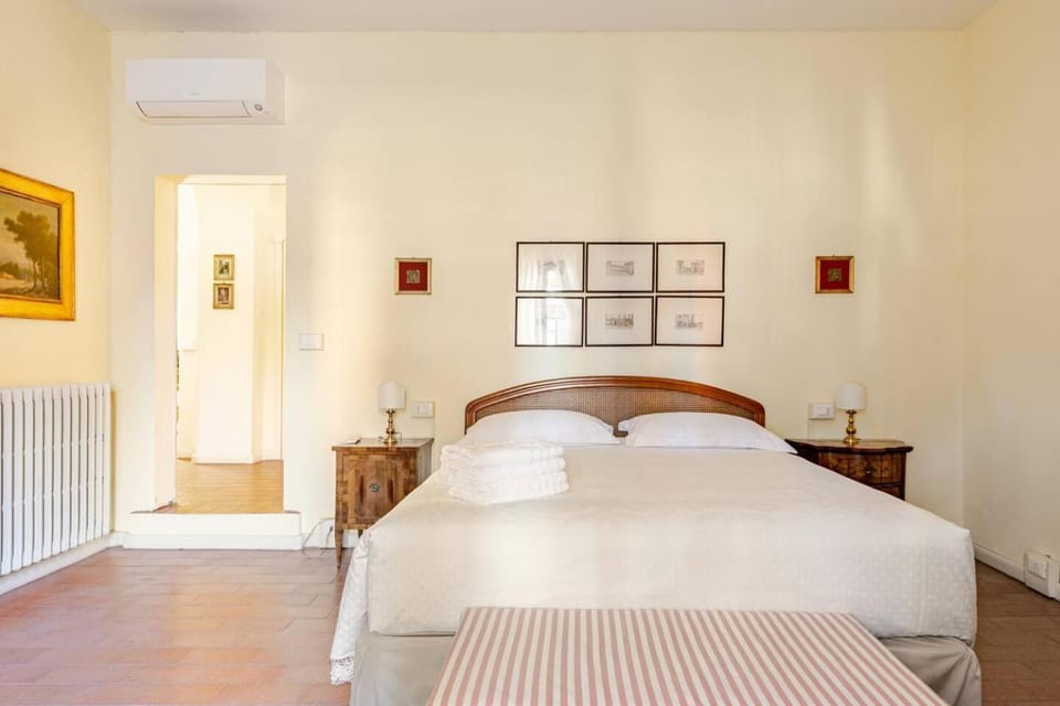 Bed, Photo of the whole room, Bedroom, air conditioner