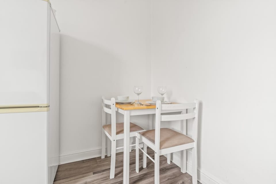 Food and drinks, Dining area, Food