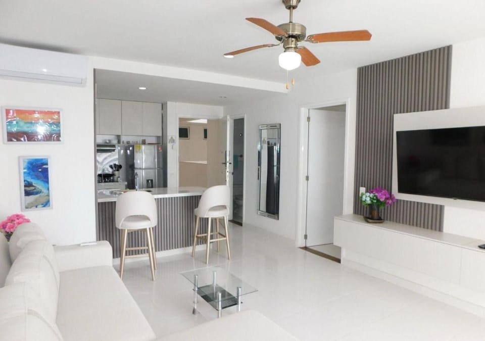 Communal lounge/ TV room, TV and multimedia, Kitchen or kitchenette, Living room, Seating area, Dining area, Evening entertainment