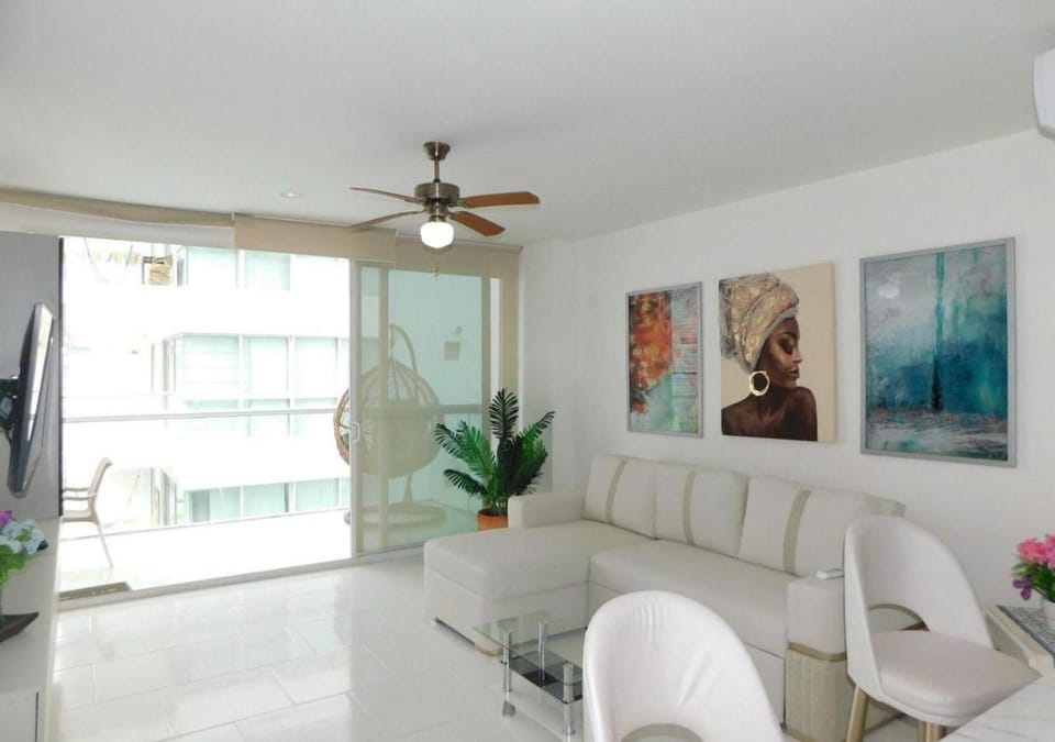 TV and multimedia, Living room, Decorative detail, Seating area