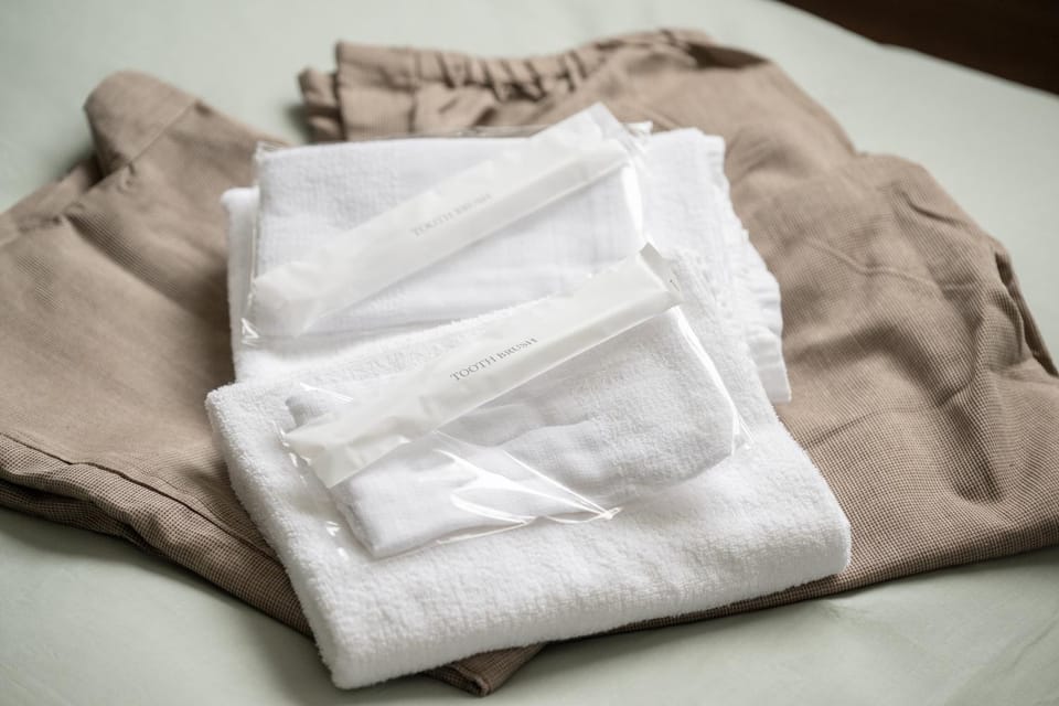 Photo of the whole room, towels