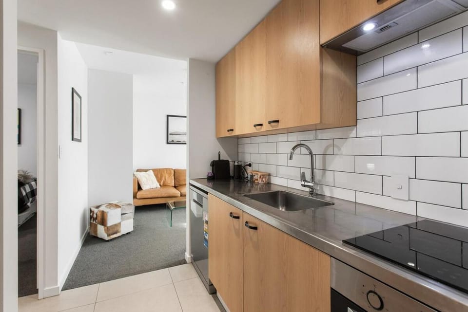 Kitchen or kitchenette, dishwasher, stove