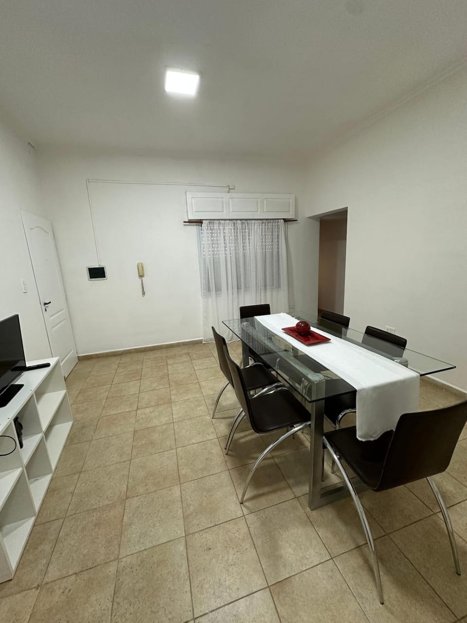 TV and multimedia, Living room, Seating area, Dining area