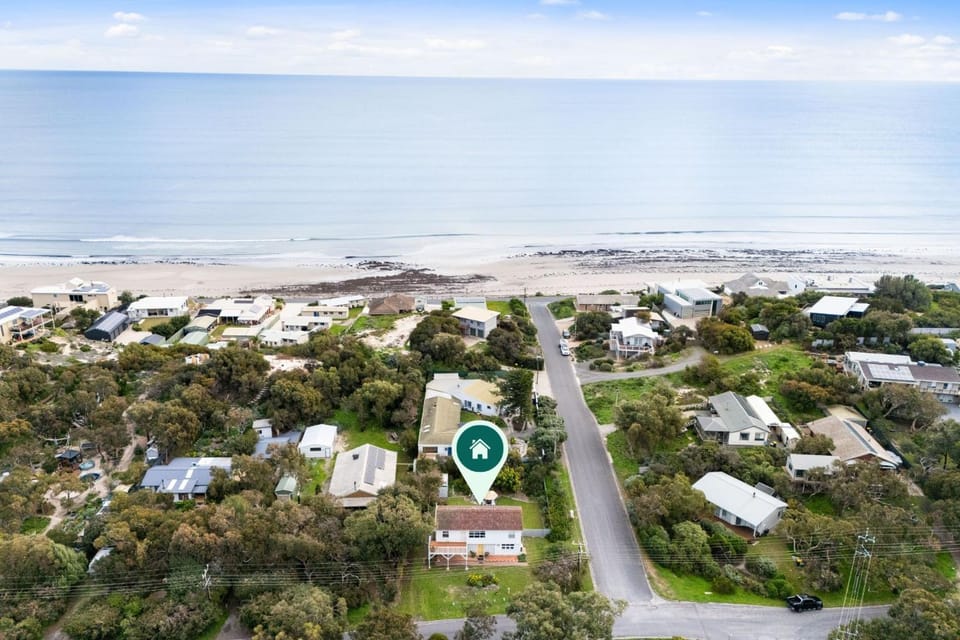 Neighbourhood, Beach