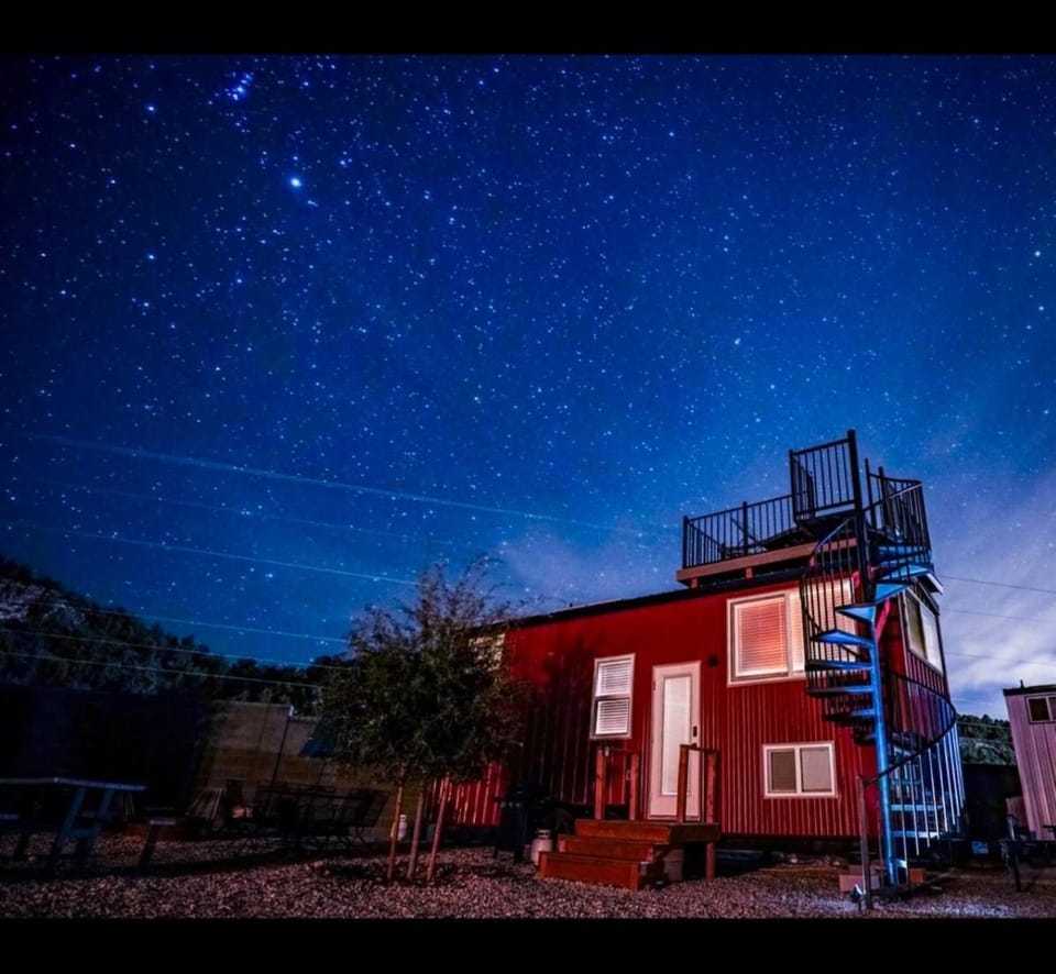 Access Zion & Bryce! Tiny Home with Rooftop Deck and Hot Tub House in Hurricane