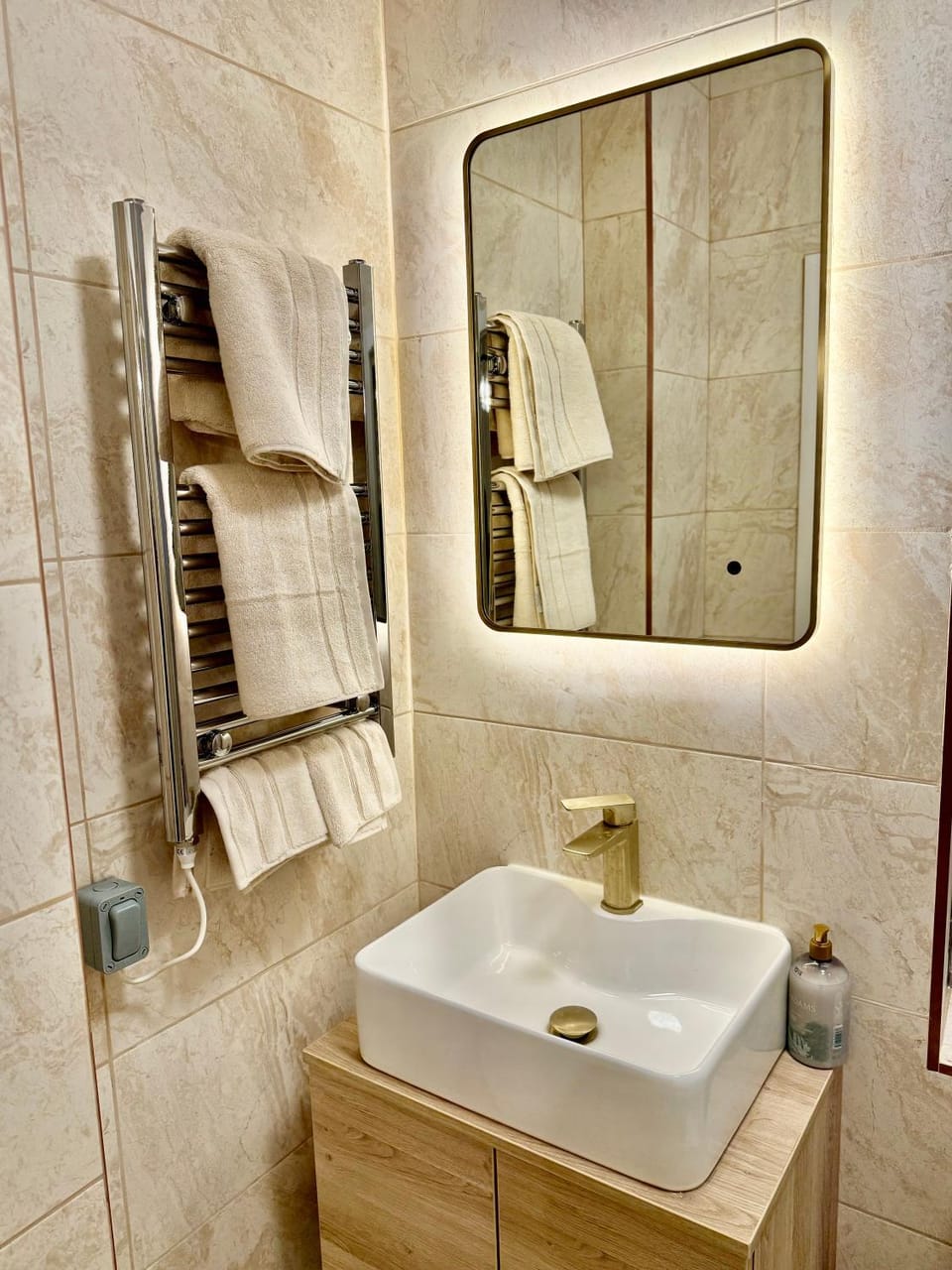 Double Deluxe Centre Apartment- Free Parking - Self Check-In - Cctv Apartment in Huddersfield