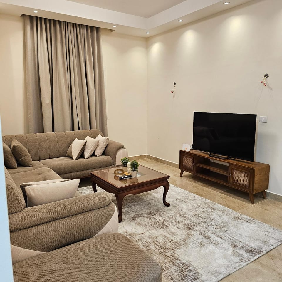 TV and multimedia, Living room, Evening entertainment