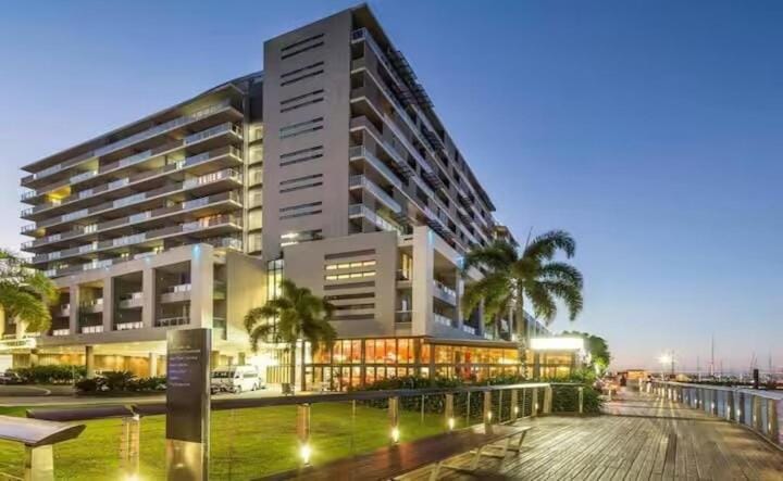 Parkview Studio at Harbour Lights Apartment in Cairns