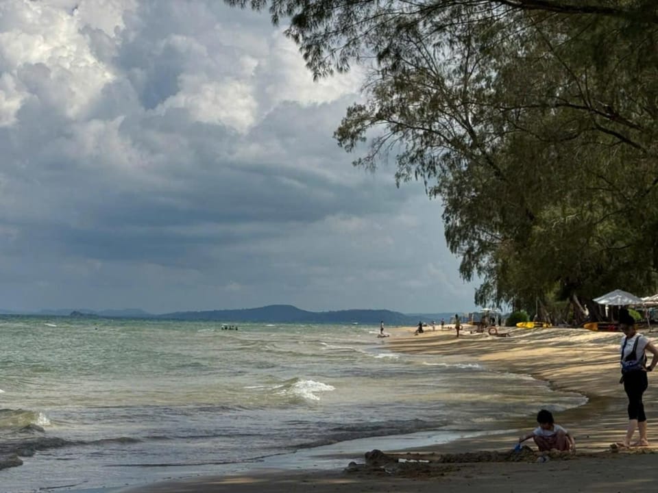Nearby landmark, Day, People, Natural landscape, Beach