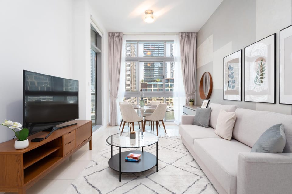 TV and multimedia, Living room, Seating area, Dining area, Evening entertainment